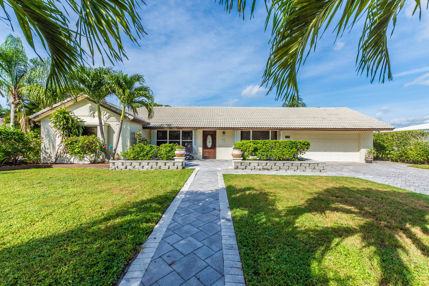 2310 Northeast 41st Street Lighthouse Point, FL 33064 - Photo 1 of 31 2310 NE 41st St Lighthouse-large-003-077
