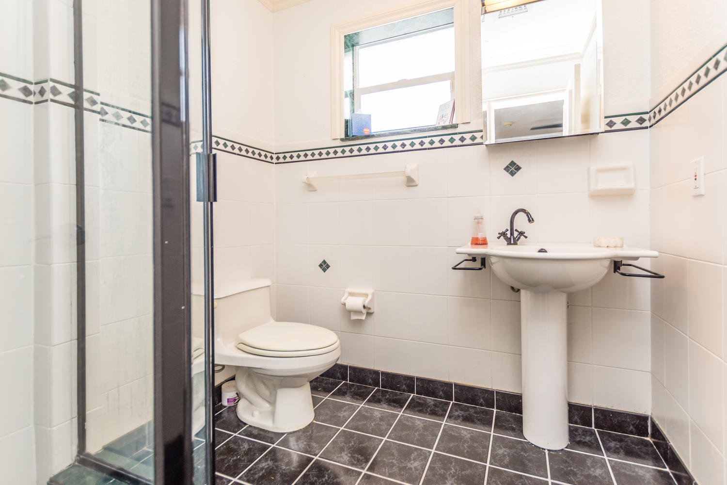 2310 Northeast 41st Street Lighthouse Point, FL 33064 - Photo 22 of 31 2310 NE 41st St Lighthouse-large-026-076