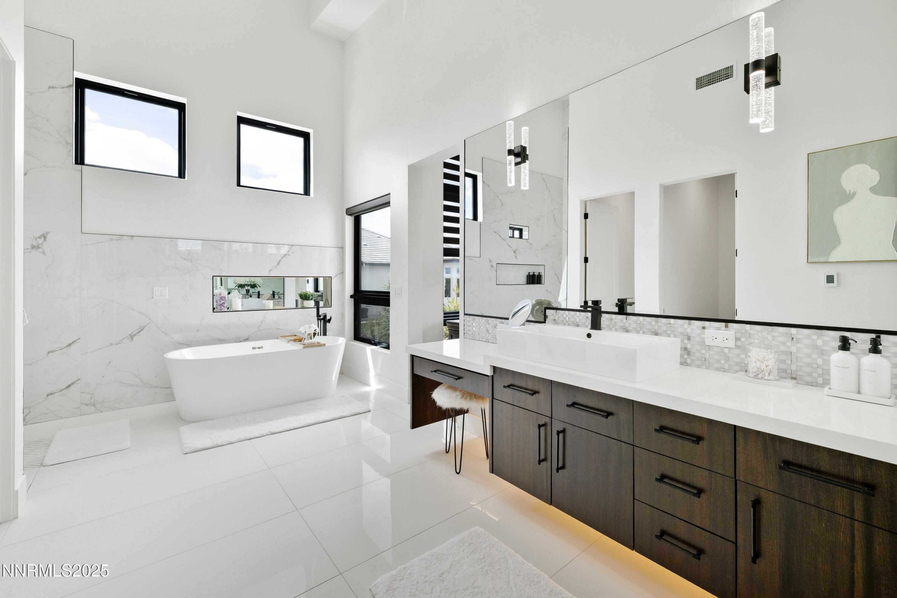 3041 Palmer Pointe Court Reno, NV 89511 - Photo 21 of 40 a spacious bathroom with a double vanity sink mirror and bathtub