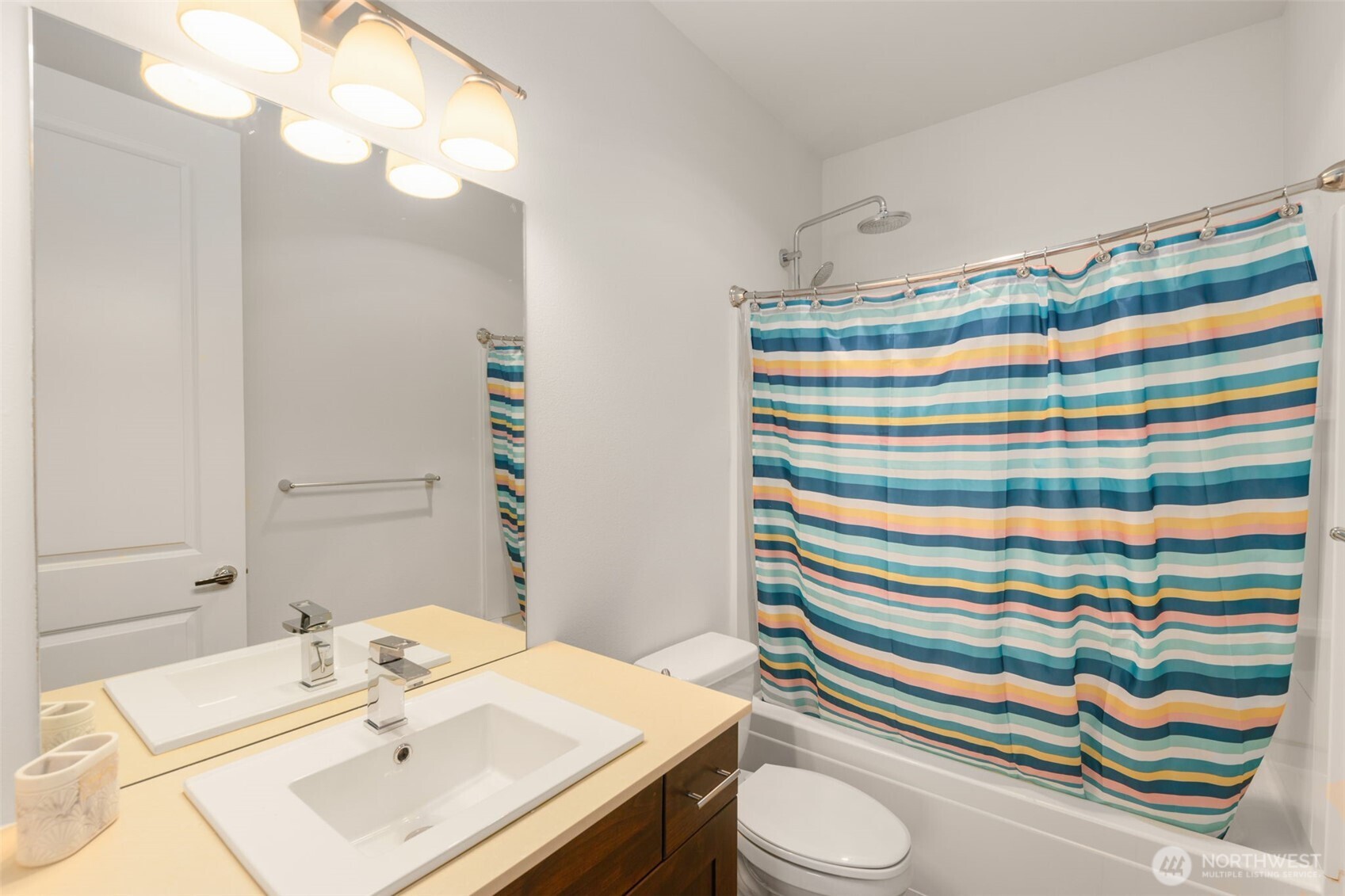 9729 10th Place Southwest Seattle, WA 98106 - Photo 21 of 29