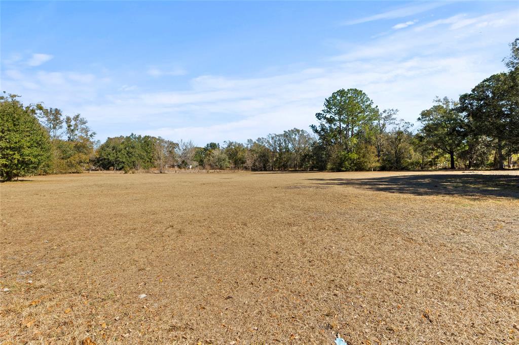 4815 Deeson Road Lakeland, FL 33810 - Photo 2 of 3 a view of patio and yard
