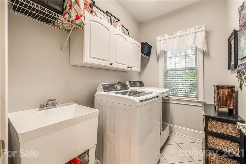 904 Ashford Way Fort Mill, SC 29708 - Photo 8 of 48 a utility room with dryer and washer