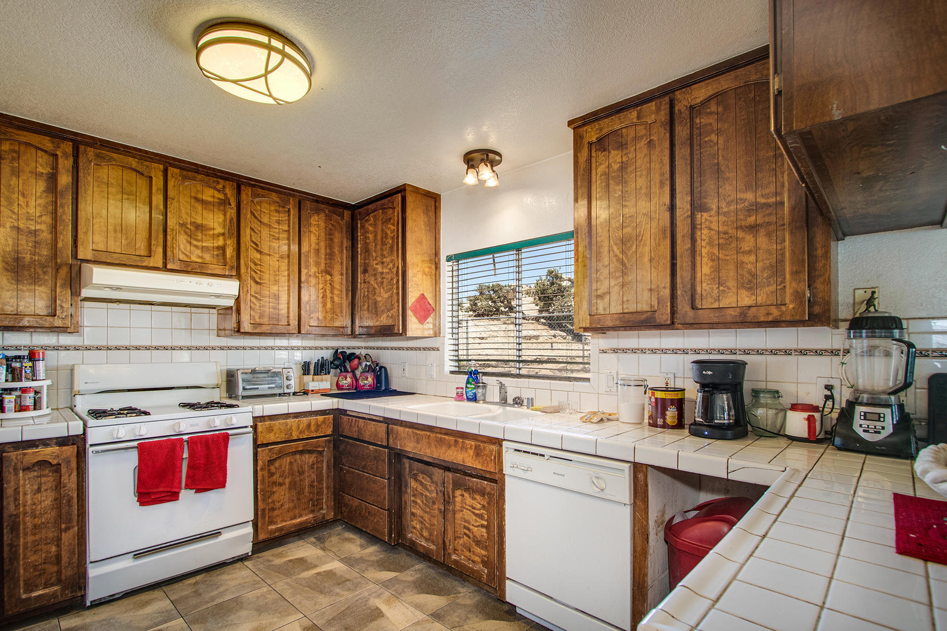 56949 Spencer Road Yucca Valley, CA 92284 - Photo 5 of 31 Kitchen 2