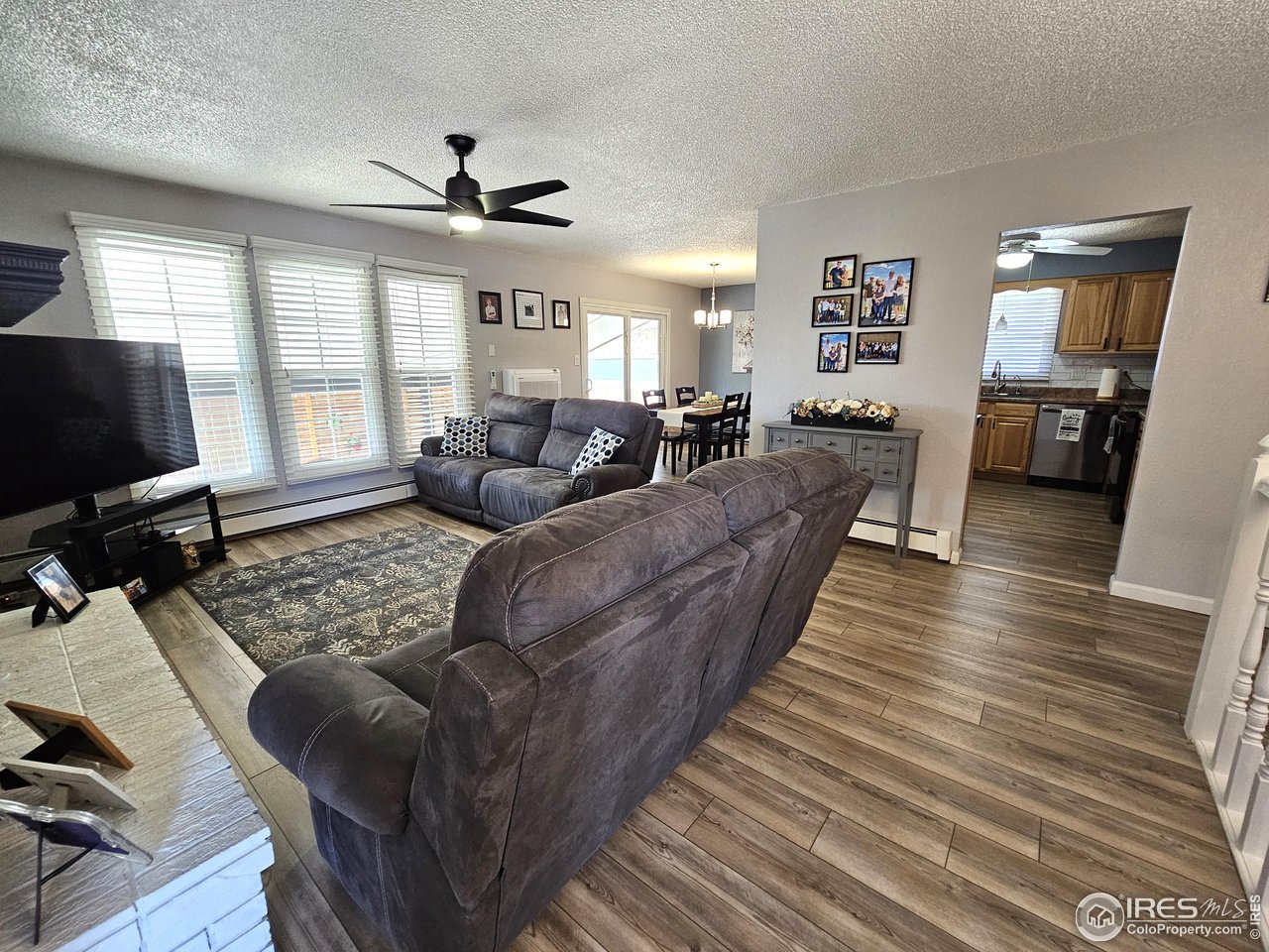 1628 Pheasant Ridge Sterling, CO 80751 - Photo 7 of 40 Roomy living room