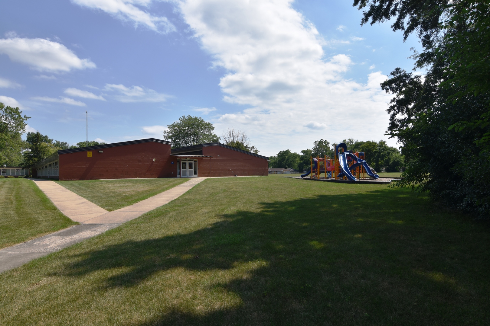 317 Mohawk Street Park Forest, IL 60466 - Photo 17 of 20 a view of outdoor space yard and entertaining space