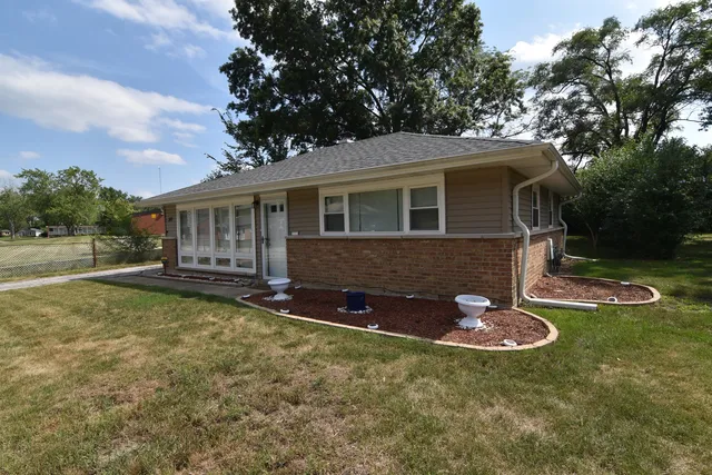 a view of a house with backyard tub and tree