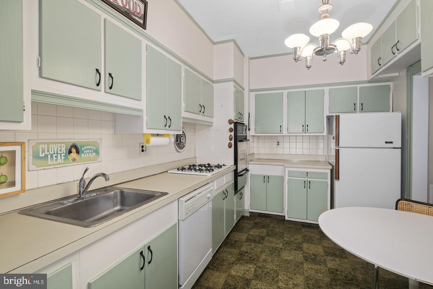 1830 Rittenhouse Square, Unit 8B Philadelphia, PA 19103 - Photo 13 of 23