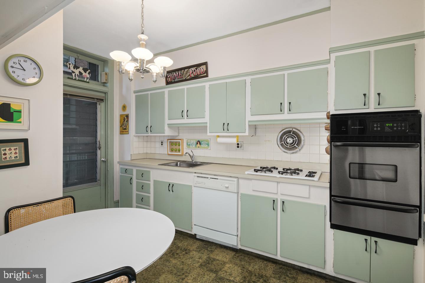 1830 Rittenhouse Square, Unit 8B Philadelphia, PA 19103 - Photo 14 of 23