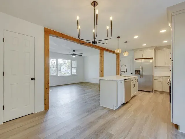 $2,000 | 216 Gardendale Drive, Columbia, TN 38401