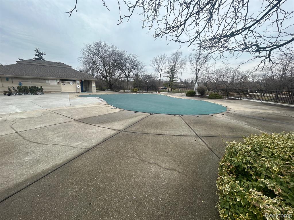 31164 Country Way Farmington Hills, MI 48331 - Photo 27 of 33