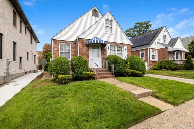 $819,000 | 254-07 84th Road | Floral Park