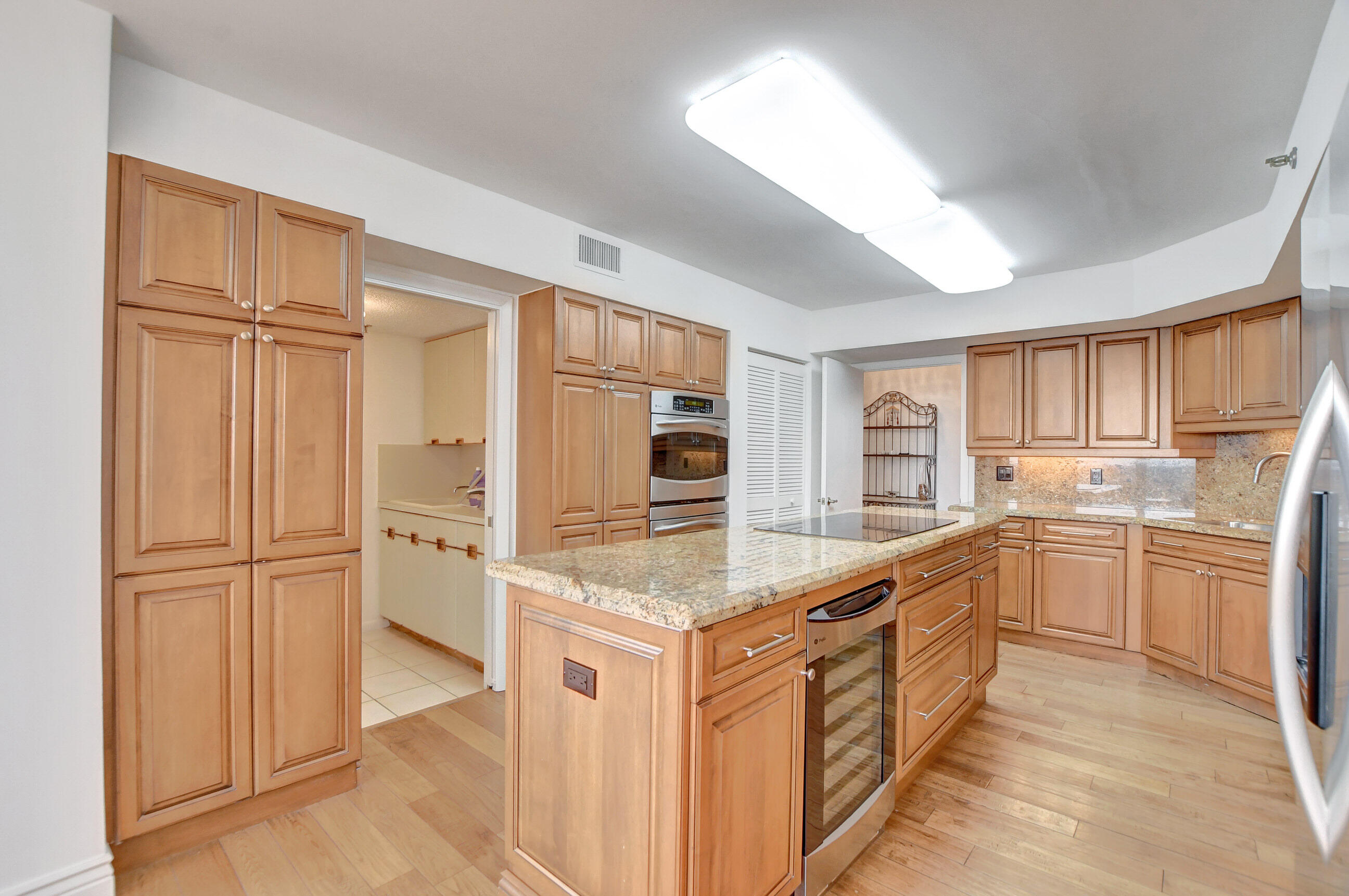 7209 Promenade Drive, Unit 801 Boca Raton, FL 33433 - Photo 15 of 53 kitchen