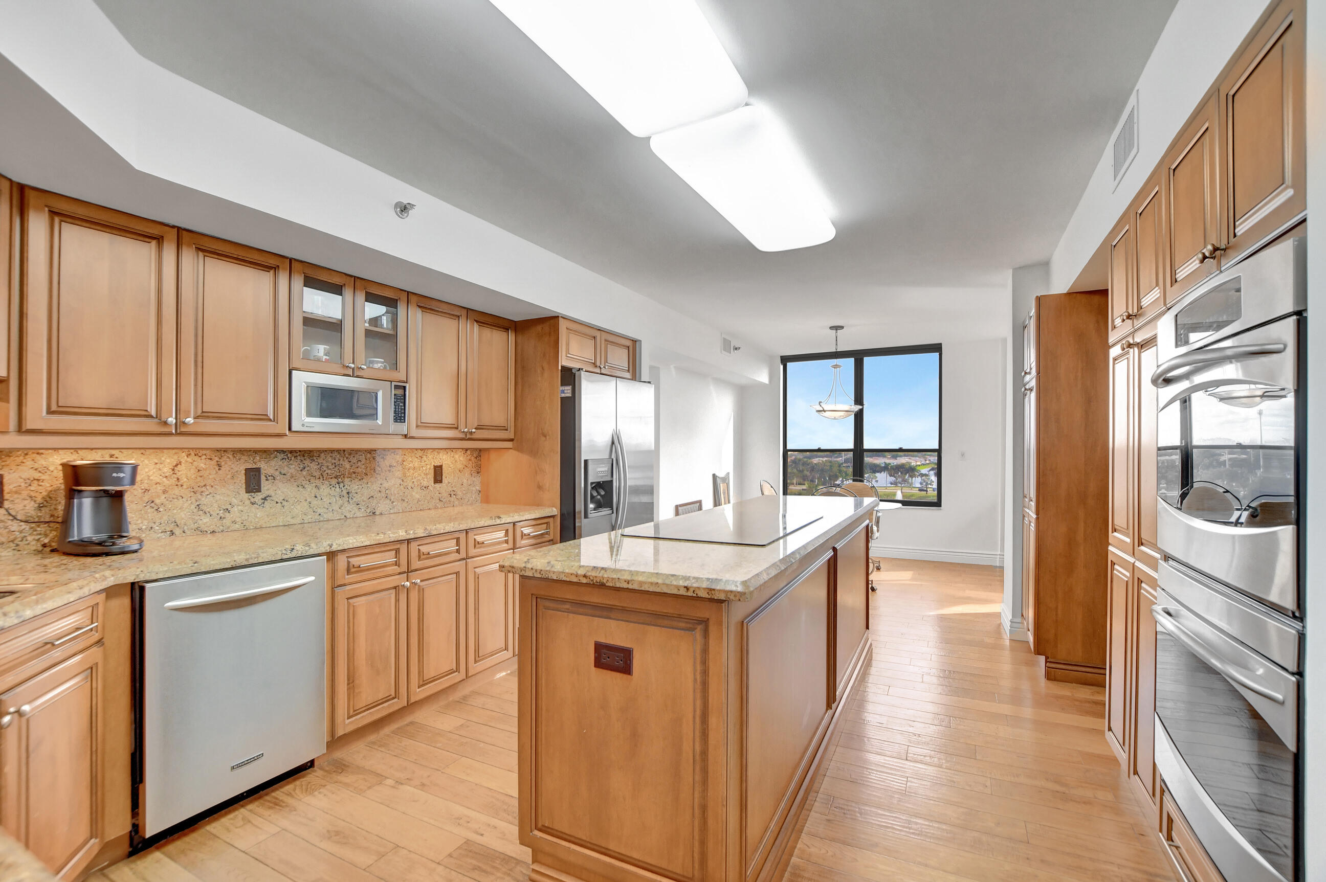 7209 Promenade Drive, Unit 801 Boca Raton, FL 33433 - Photo 17 of 53 kitchen