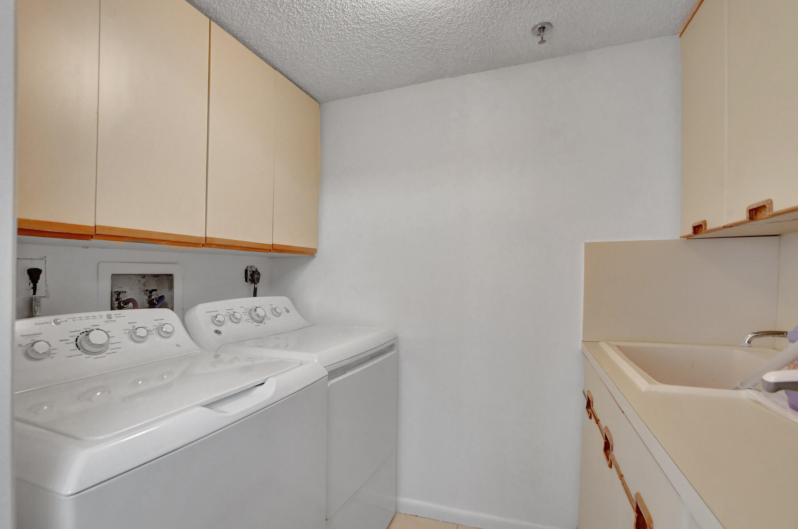 7209 Promenade Drive, Unit 801 Boca Raton, FL 33433 - Photo 34 of 53 laundry