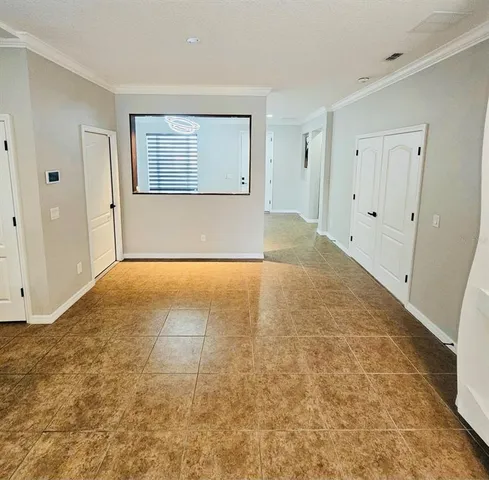 a view of empty room with window