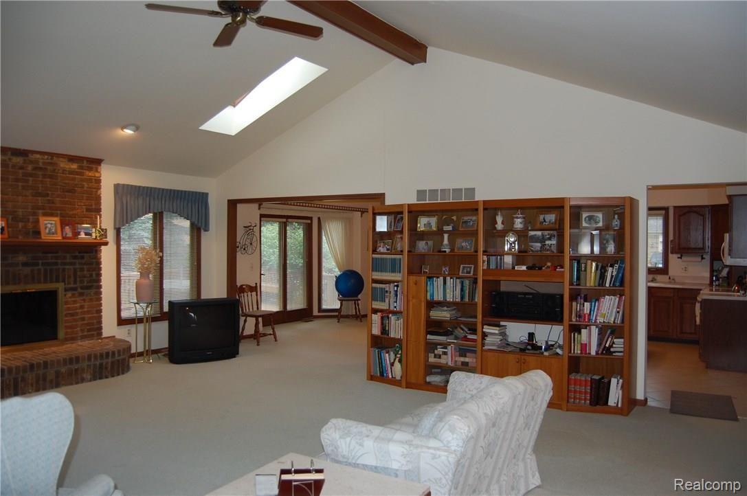 2769 Broadmoor Court Rochester, MI 48309 - Photo 11 of 25 GR-KIT.jpg