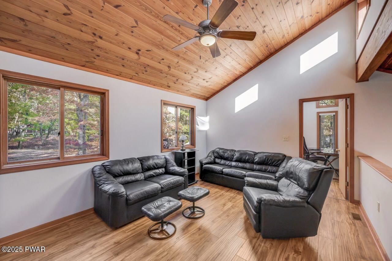 2124 Oaktree Lane Bushkill, PA 18324 - Photo 37 of 53