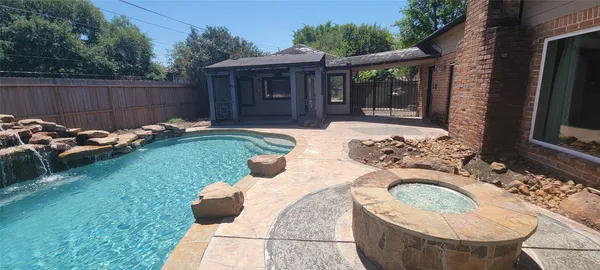$2,900 | 11302 Meadow Lake Drive, Houston, TX 77077