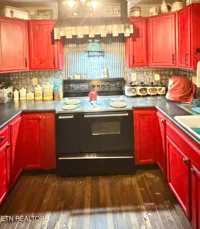 $221,500 | 586 Rugby Highway, Robbins, TN 37852