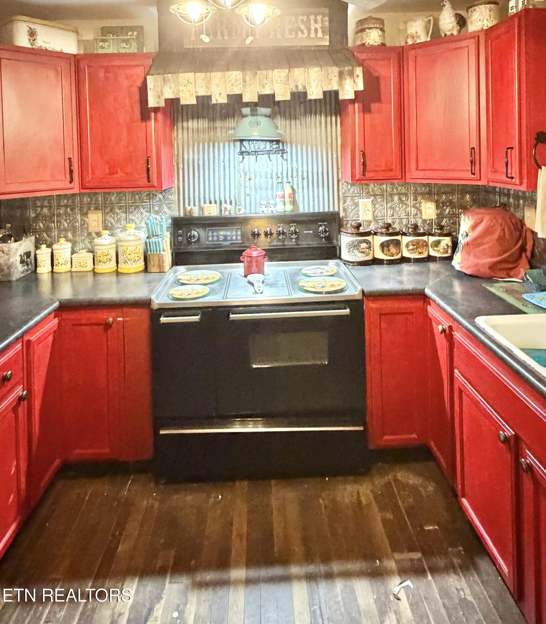 586 Rugby Highway Robbins, TN 37852 - Photo 4 of 59 IMG_2816