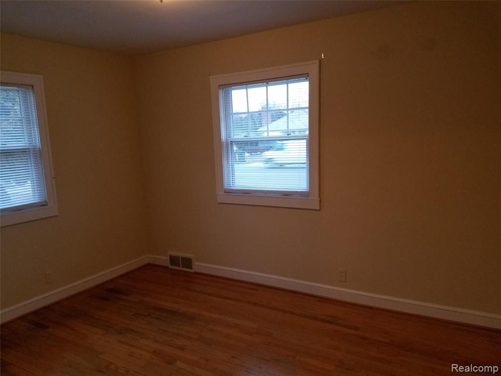725 Vernier Road Grosse Pointe Woods, MI 48236 - Photo 19 of 25