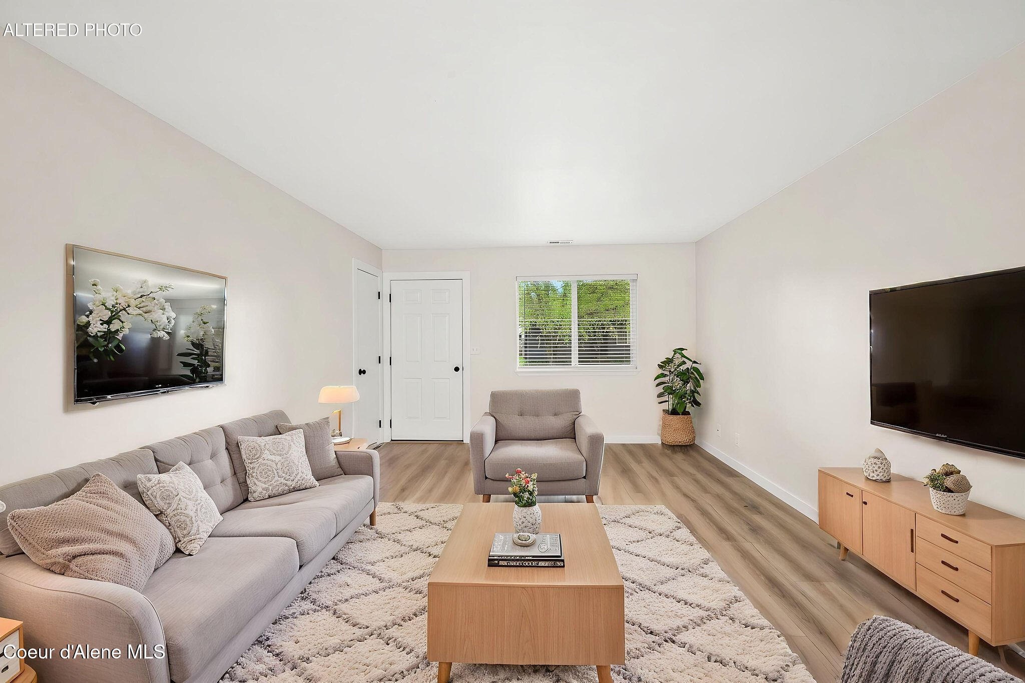 1715 Main Street Sandpoint, ID 83864 - Photo 3 of 22 Living Room