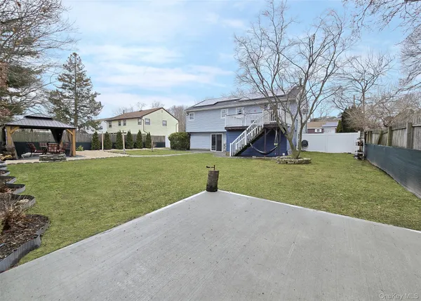 a view of a house with a yard and entertaining space