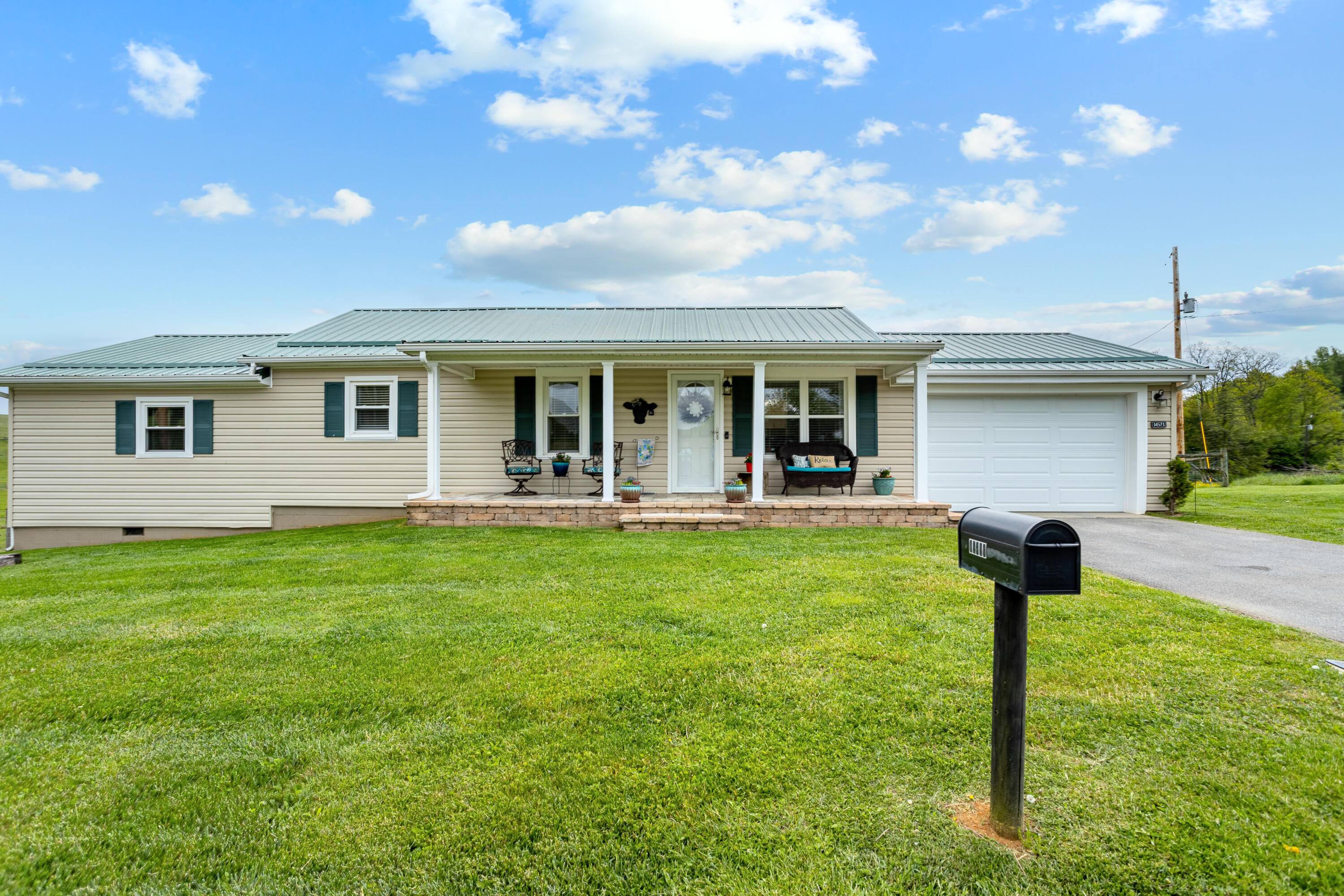 14573 Chip Ridge Road Abingdon, VA 24210 - Photo 2 of 33 177A5598-HDR_1