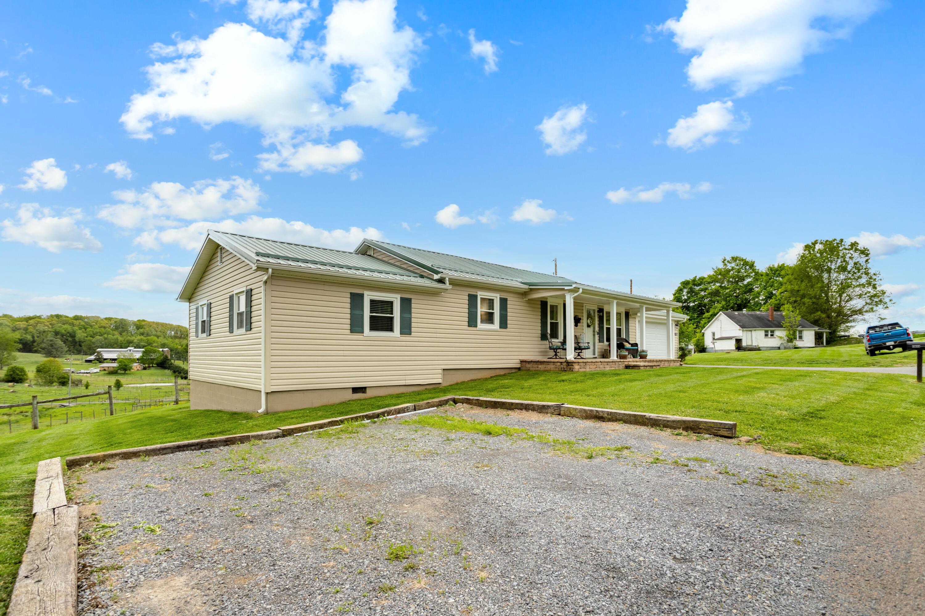 14573 Chip Ridge Road Abingdon, VA 24210 - Photo 3 of 33 177A5602-HDR_1