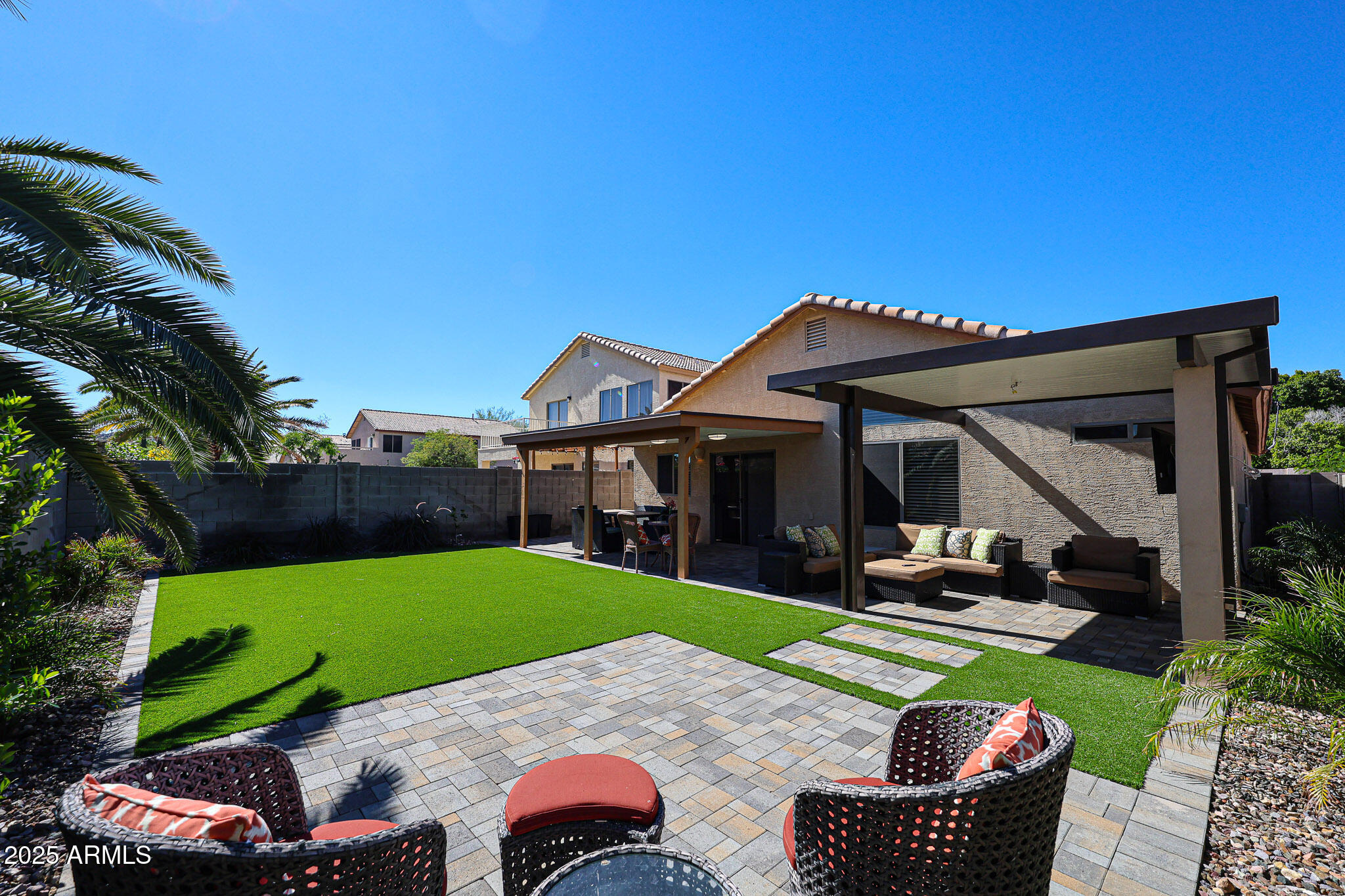 20007 North 20th Way Phoenix, AZ 85024 - Photo 29 of 30 a front view of a house with garden