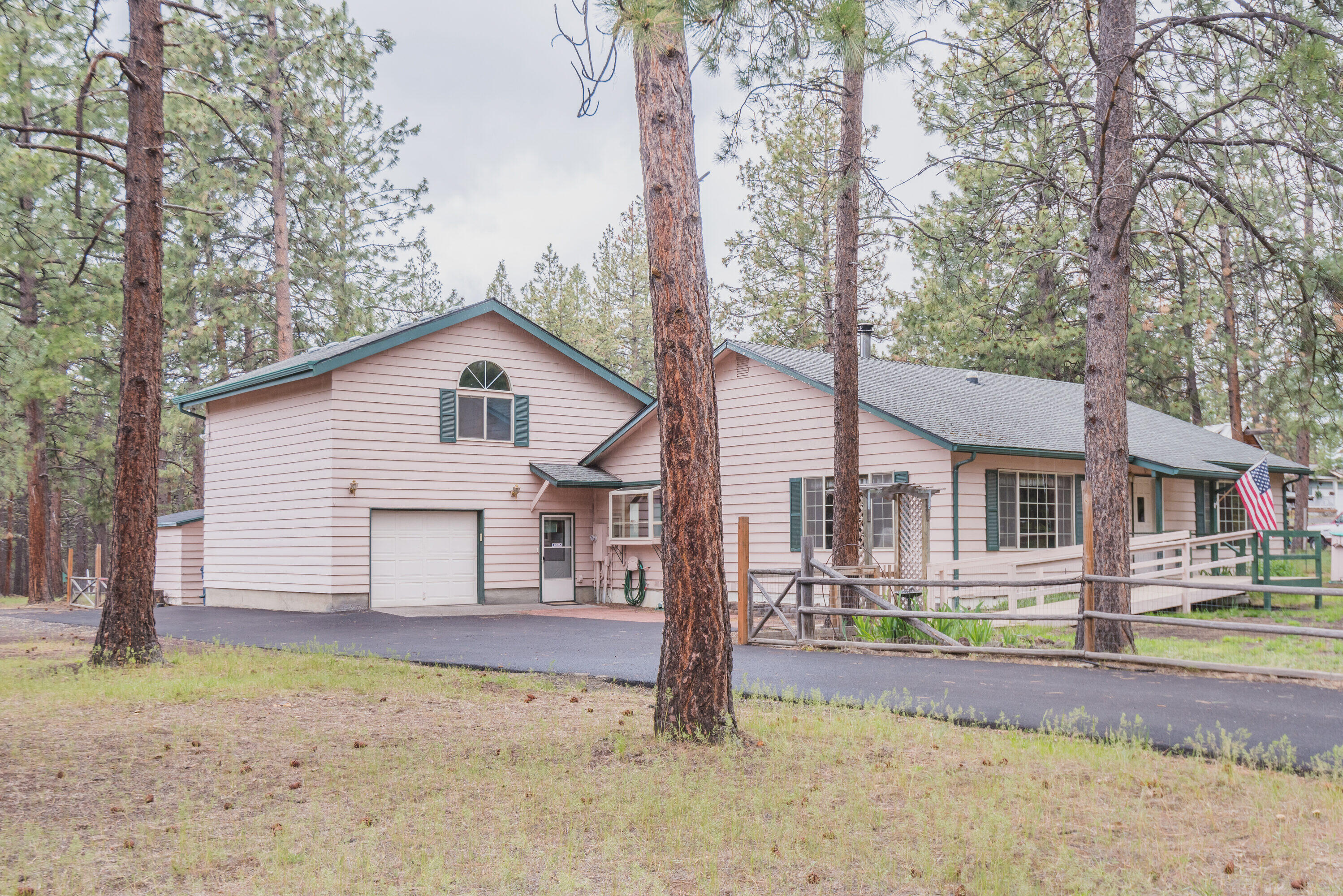 60169 Crater Road Bend, OR 97702 - Photo 2 of 32 60169 Crater Rd Bend OR 97702-print-001-