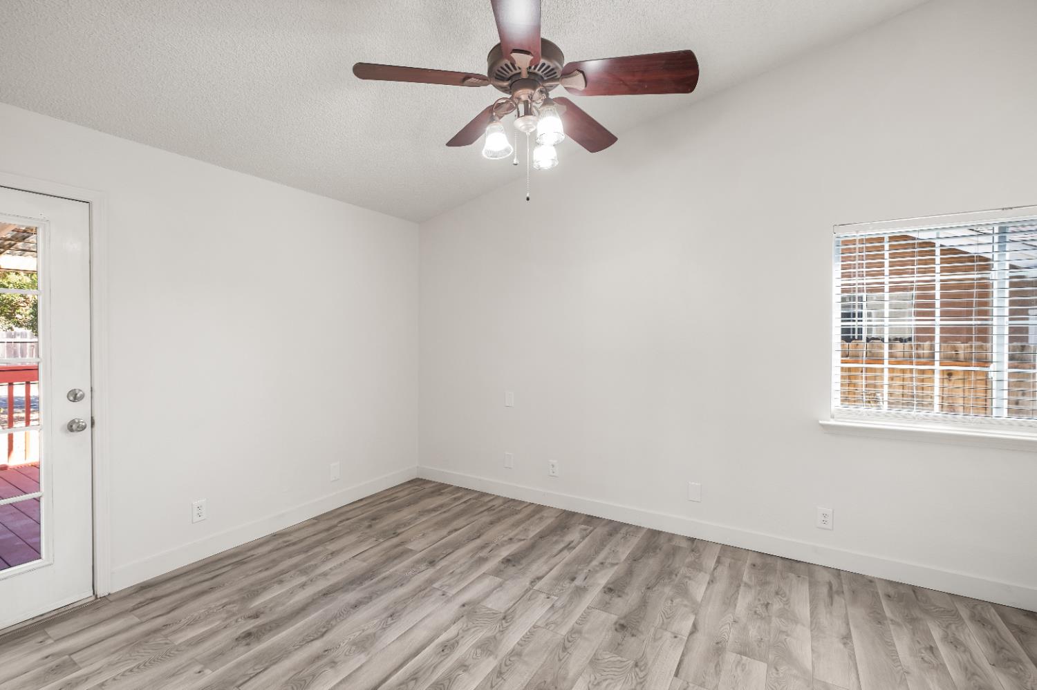 7413 Skander Way Sacramento, CA 95828 - Photo 13 of 70