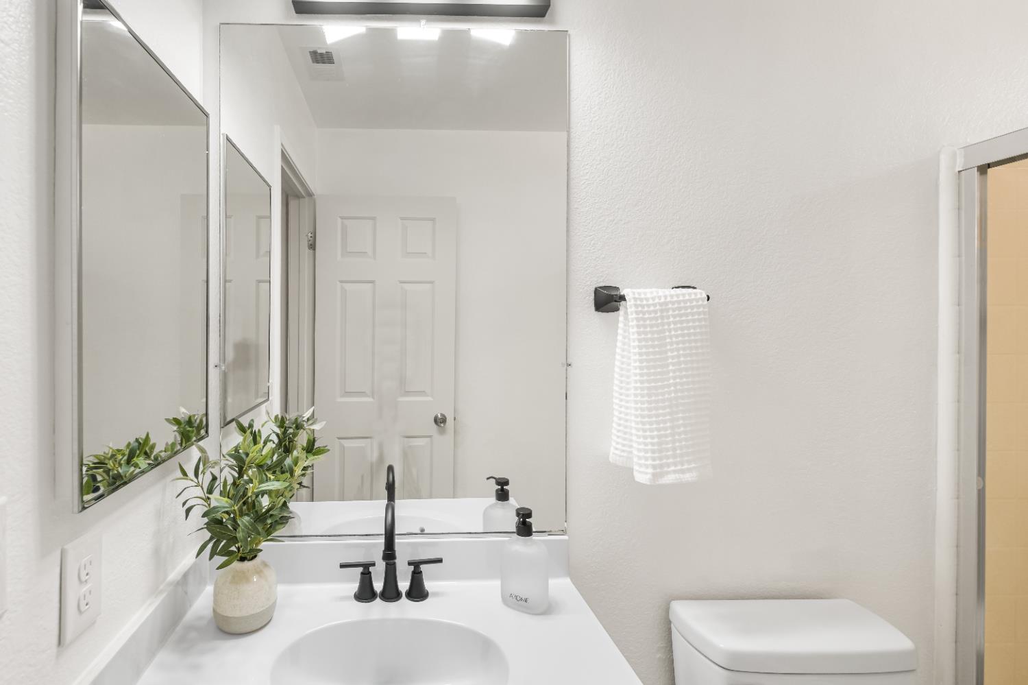 7413 Skander Way Sacramento, CA 95828 - Photo 46 of 70