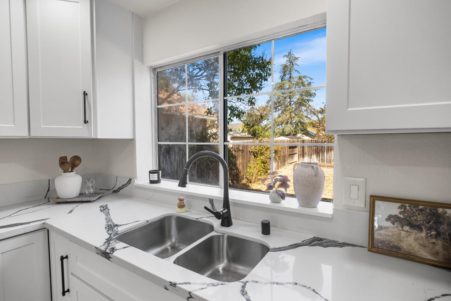 7413 Skander Way Sacramento, CA 95828 - Photo 6 of 70