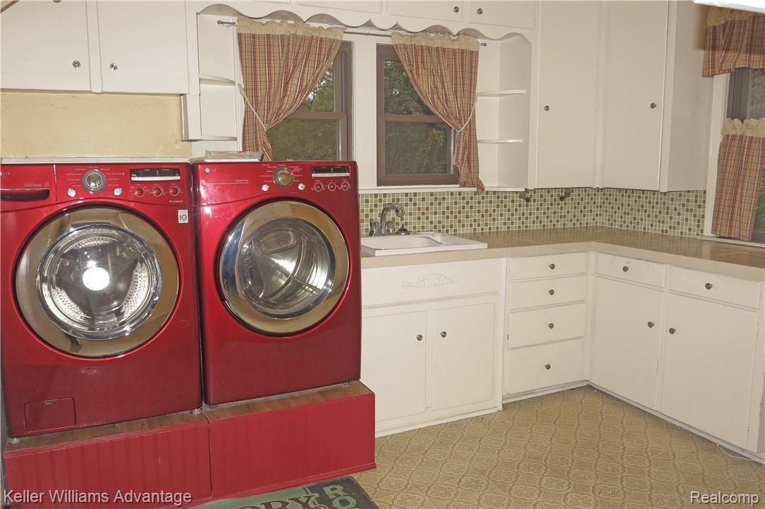 2110 West Commerce Road Milford, MI 48380 - Photo 15 of 28 Laundry Room.jpg
