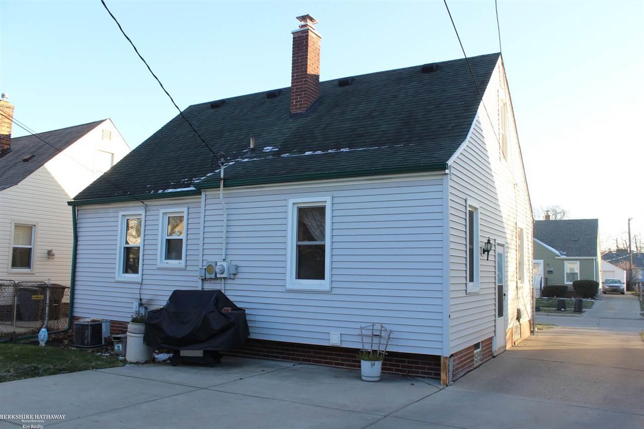 8281 Standard Street Center Line, MI 48015 - Photo 5 of 30 31338154-4.JPG