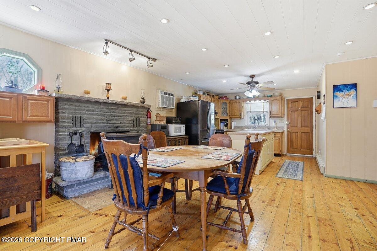 3116 Woodland Court Bushkill, PA 18324 - Photo 14 of 72 a dining room with a table and chairs