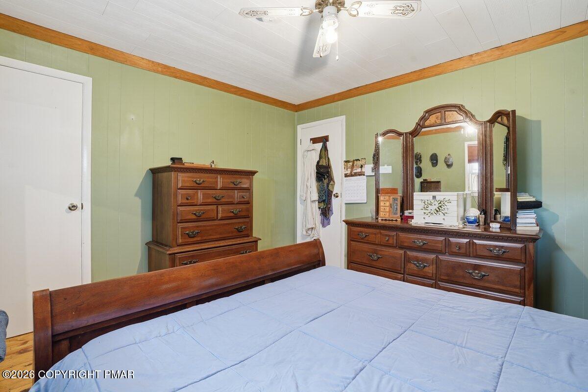 3116 Woodland Court Bushkill, PA 18324 - Photo 10 of 72 a room with a bed and a dresser