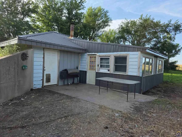 $360,000 | 17086 114 Road, Hoyt, KS 66440