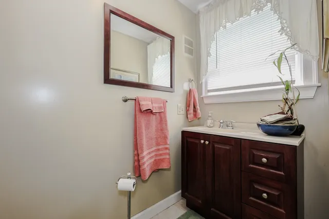 $2,400 | 90 Merrimack Street, Concord, NH 03303