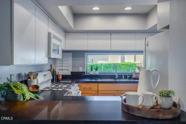 $1,049,999 | 11417 Missouri Avenue, Unit 1, Los Angeles, CA 90025