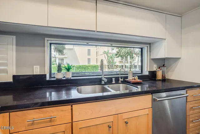$1,049,999 | 11417 Missouri Avenue, Unit 1, Los Angeles, CA 90025