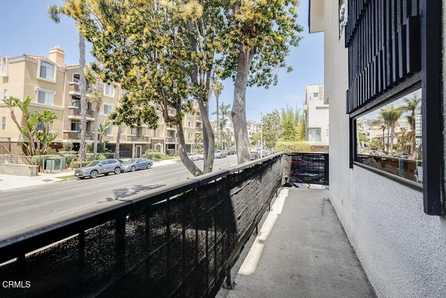 $1,049,999 | 11417 Missouri Avenue, Unit 1, Los Angeles, CA 90025