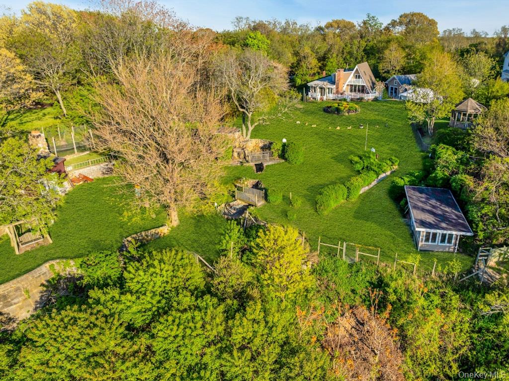 995 Red Fox Road Mattituck, NY 11952 - Photo 10 of 45 Gallery Image 10