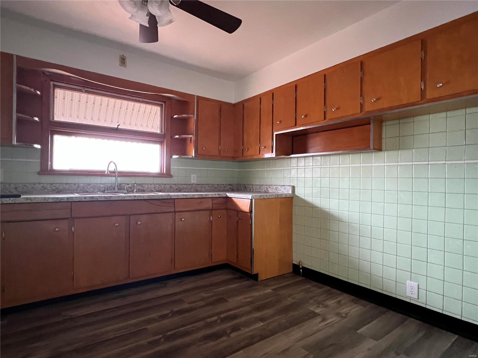 804 East Main Street Mount Olive, IL 62069 - Photo 11 of 33
