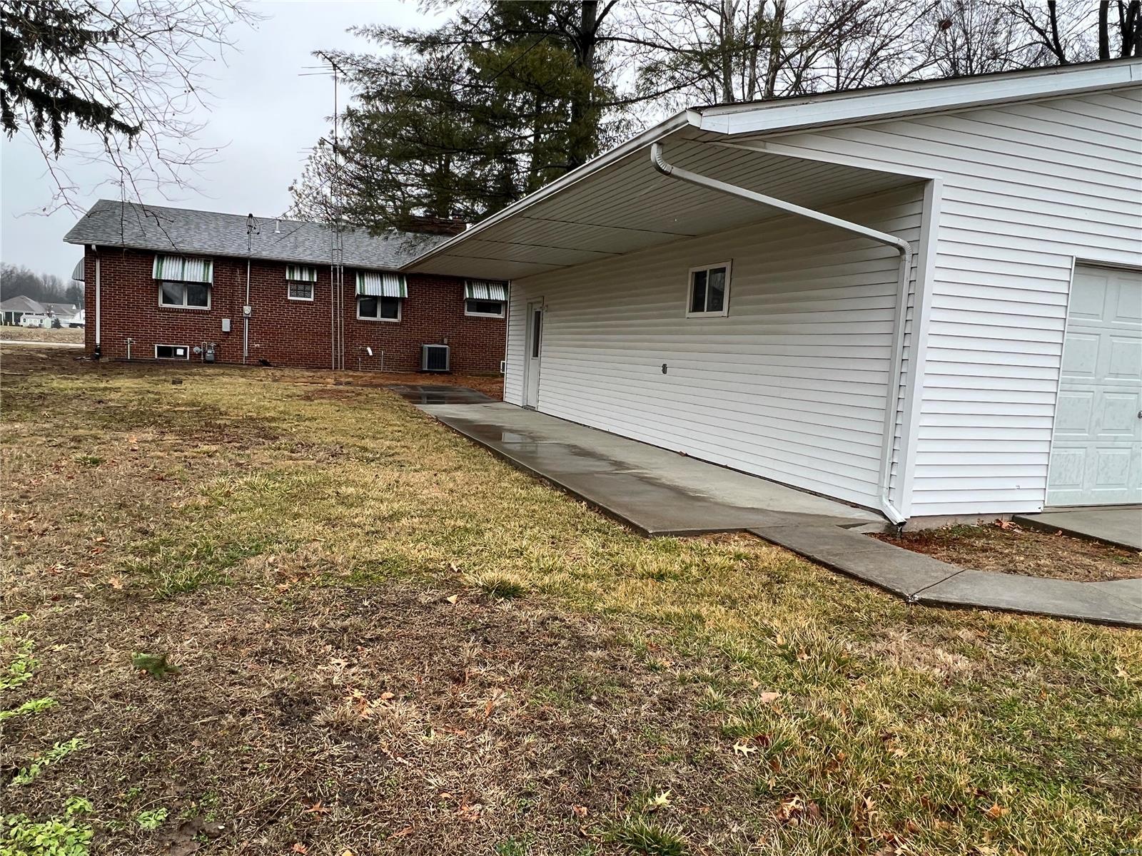 804 East Main Street Mount Olive, IL 62069 - Photo 2 of 33