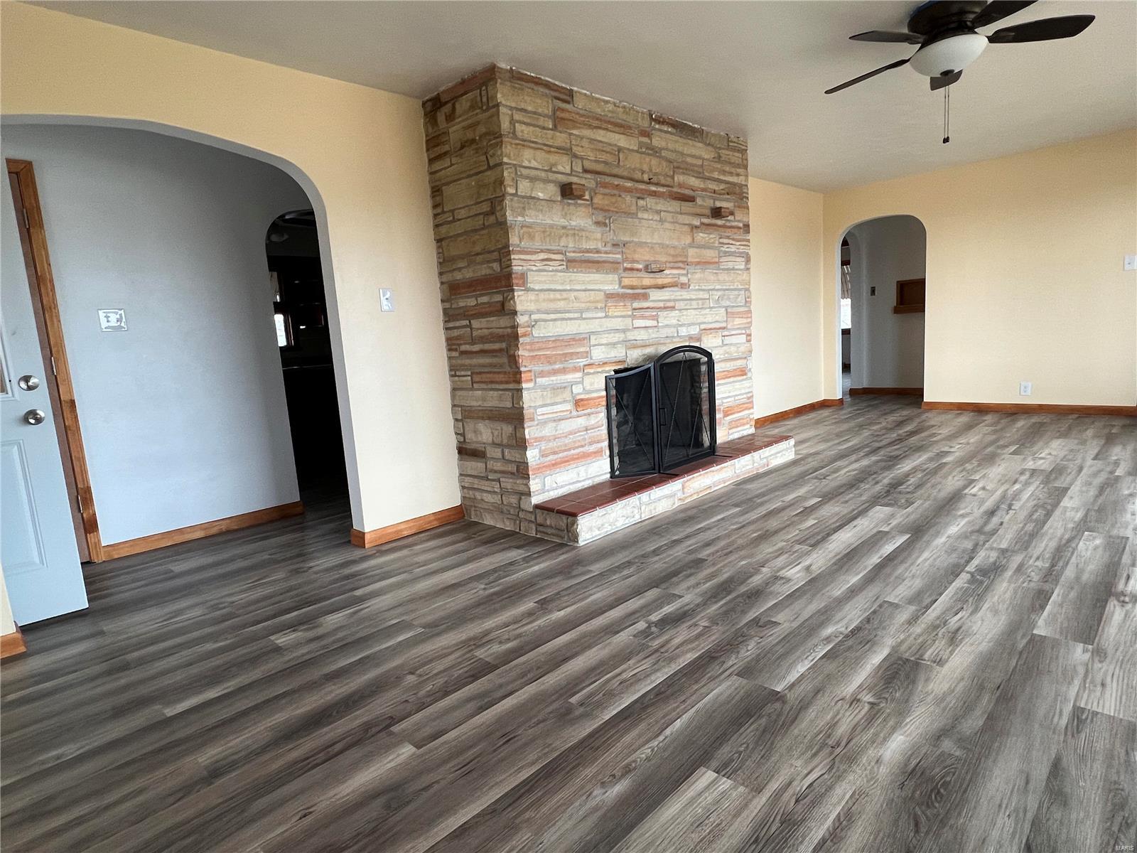 804 East Main Street Mount Olive, IL 62069 - Photo 3 of 33