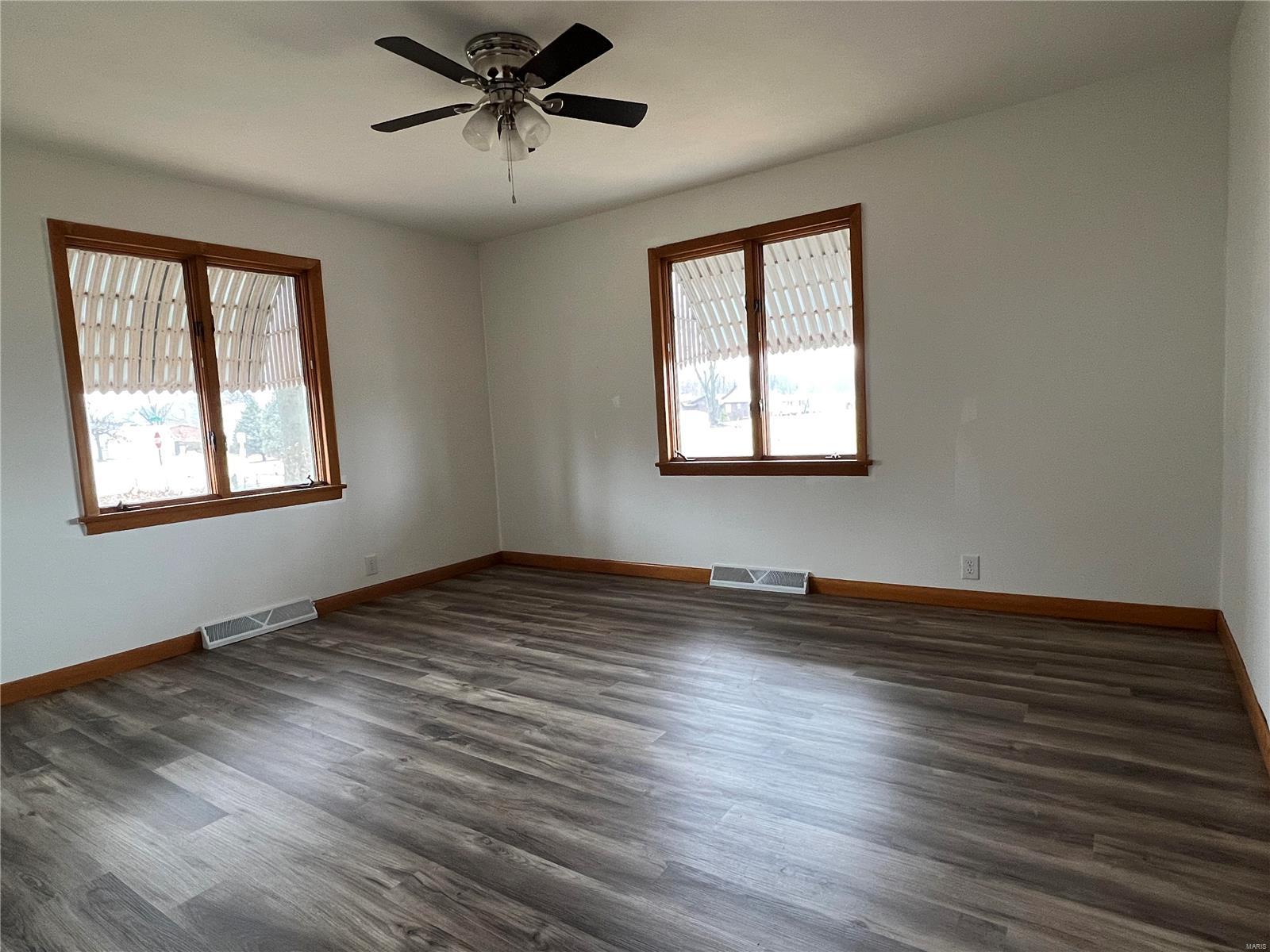 804 East Main Street Mount Olive, IL 62069 - Photo 5 of 33
