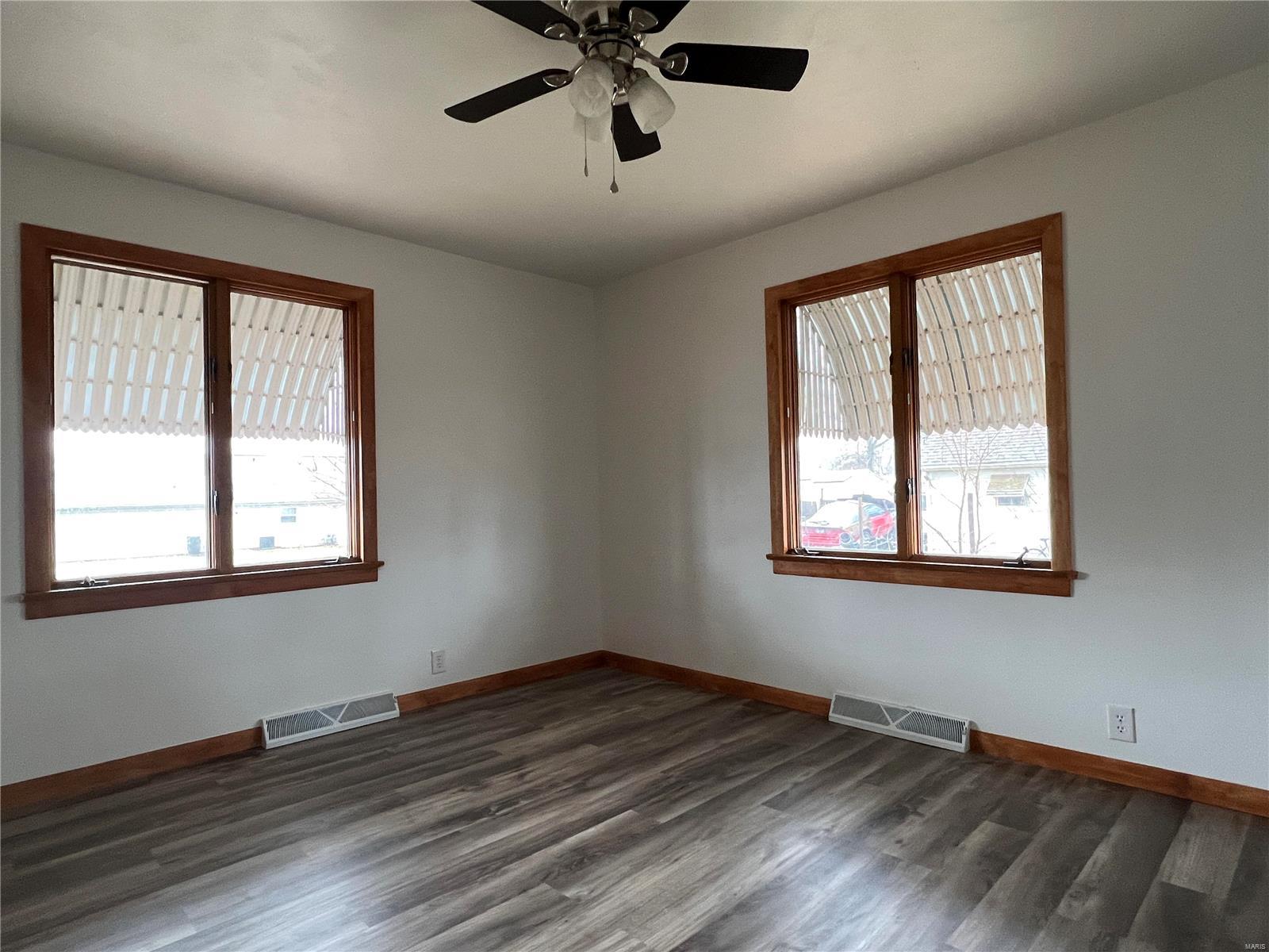804 East Main Street Mount Olive, IL 62069 - Photo 8 of 33