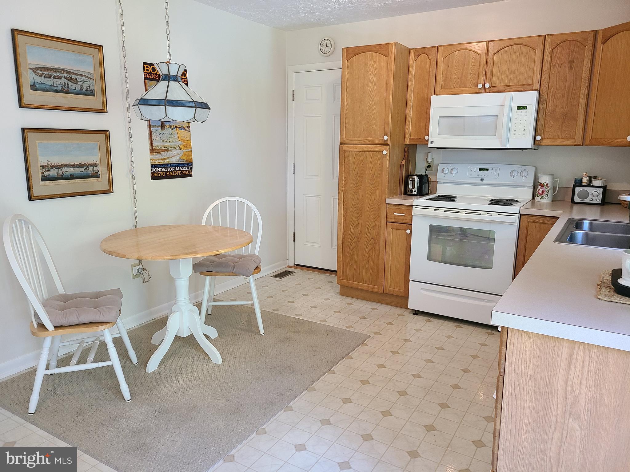 Eating area in kitchen